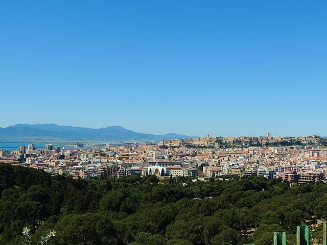 640px-Cagliari,_panorama_from_Monti_Urpinu_Park